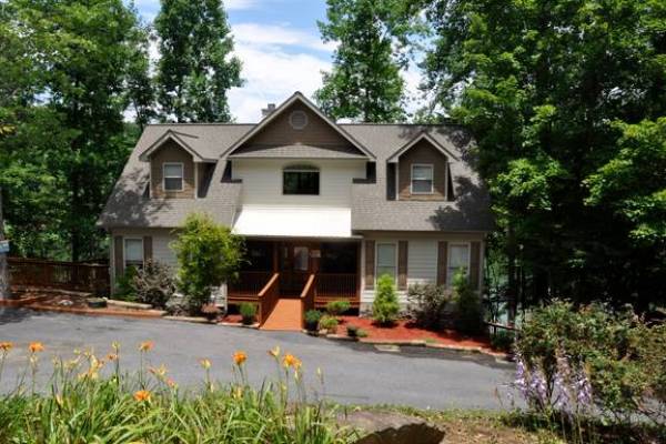 Blood Mountain Cabins