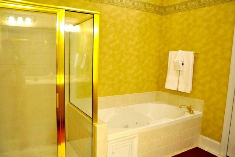 Magic @ Lake Chatuge Bath Tub