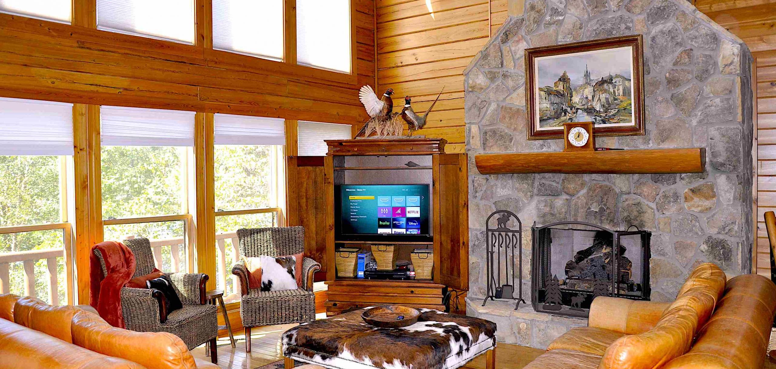 LAKESIDE LODGE @ LAKE CHATUGE is your dream destination in Hiawassee, GA.