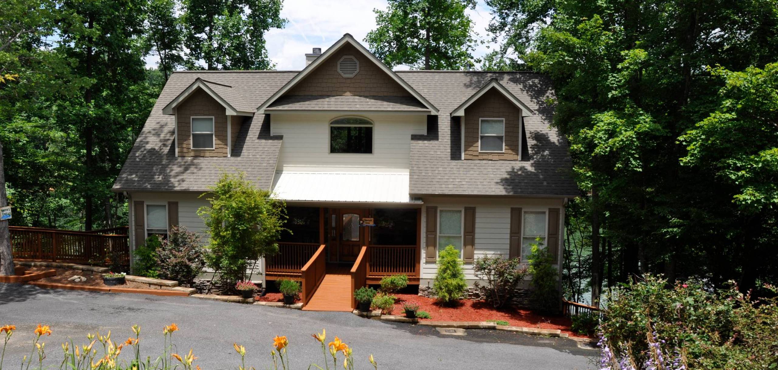 Enchanted Mountain Retreats | Lake Nottely | Short Term Rentals | Blairsville, GA | Waterfront |  Amazing Property Cabin Vacation Rental | Deck 